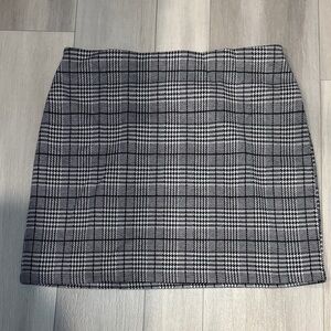 H&M Black and White Plaid Mini Skirt size M